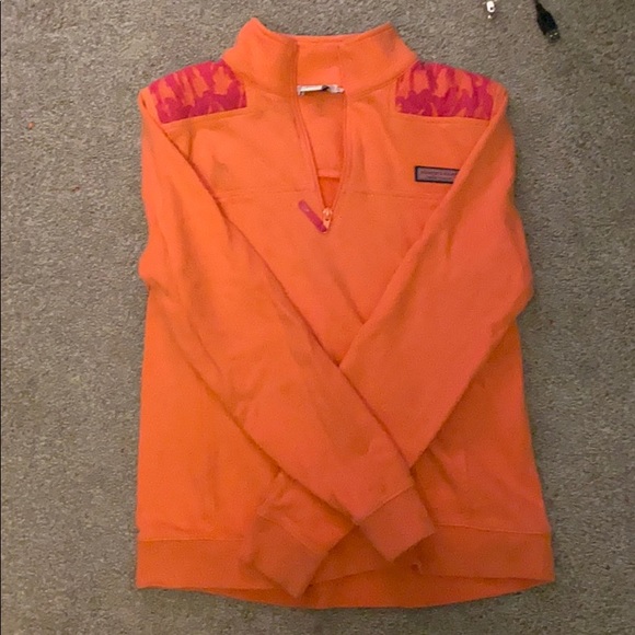Vineyard vines pull over - Picture 1 of 4